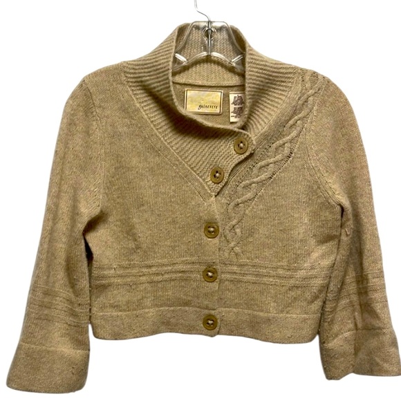 Cropped button up sweater - Picture 1 of 6